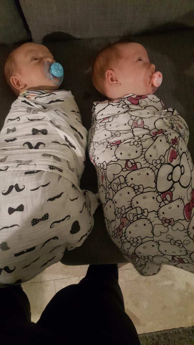 תינוק עיטוף תאומים עטופים בבד טטרה
